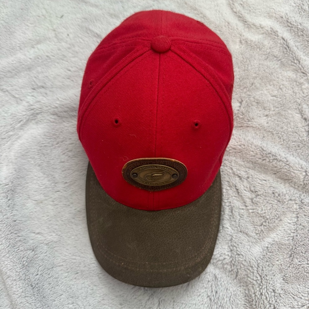 Vintage Detroit Red Wings ANNCO Leather Patch Adjustable Cap 90s– Fair Condition - Picture 2 of 11